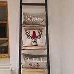 Charmante Altbauwohnung Mit Flair In