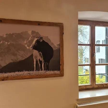 Charmante Altbauwohnung Mit Flair In